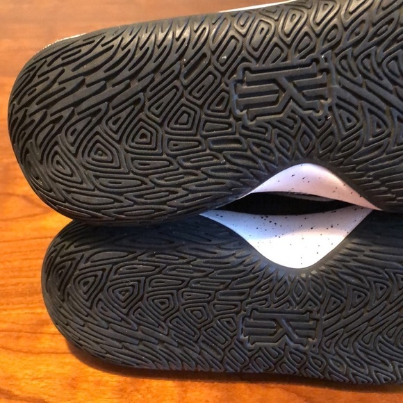 Kyrie flytrap IV CT5537-001 - Picture 8 of 9